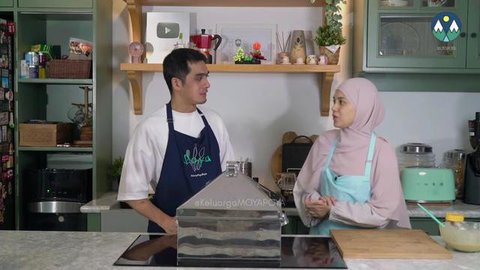Potret Dapur Rumah Ricky Harun dan Herfiza (Foto: YouTube/KELUARGA MOYAPOYA)