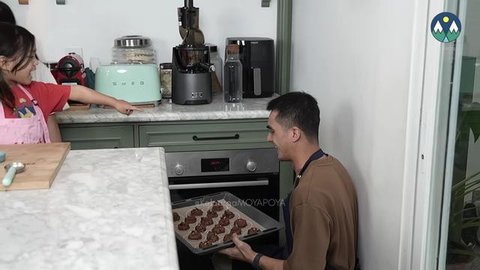 Potret Dapur Rumah Ricky Harun dan Herfiza (Foto: YouTube/KELUARGA MOYAPOYA)