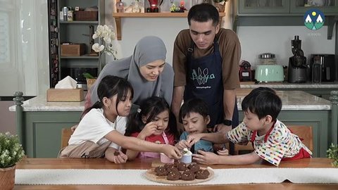 Potret Dapur Rumah Ricky Harun dan Herfiza (Foto: YouTube/KELUARGA MOYAPOYA)