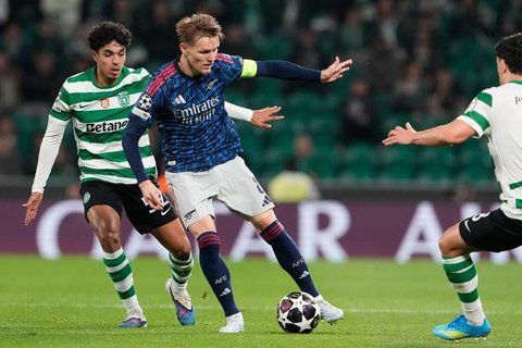 Pelatih Arsenal asal Spanyol, Mikel Arteta, terlihat selama pertandingan leg kedua semifinal Liga Champions UEFA antara Paris Saint-Germain (PSG) dan Arsenal di stadion Parc des Princes di