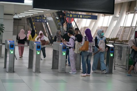 Pengguna LRT Jabodebek yang menjalankan puasa Ramadan boleh berbuka puasa di dalam rangkaian kereta dan area stasiun. (Ist)