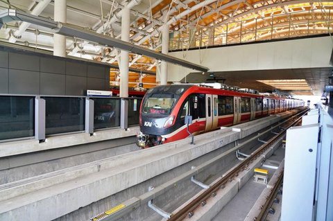 Pengguna LRT Jabodebek yang menjalankan puasa Ramadan boleh berbuka puasa di dalam rangkaian kereta dan area stasiun. (Ist)