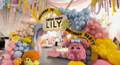 Potret Dekorasi Perayaan Ultah ke-2 Lily Anak Angkat Raffi Gigi (YouTube/Rans Entertainment)