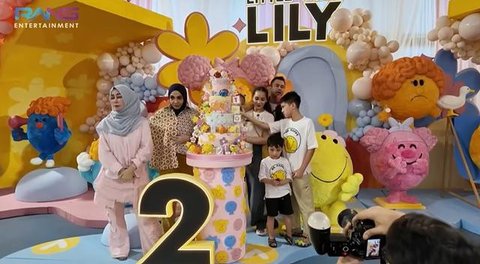 Potret Dekorasi Perayaan Ultah ke-2 Lily Anak Angkat Raffi Gigi (YouTube/Rans Entertainment)