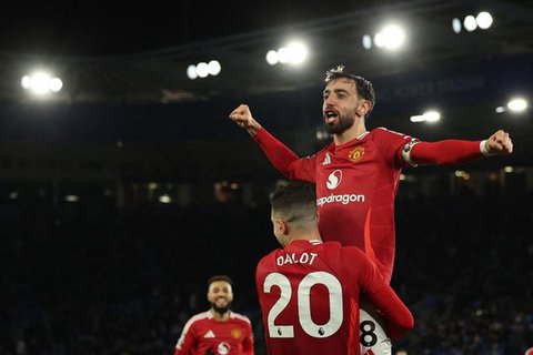 Bruno Fernandes sempat gagal mengksekusi penalti menjadi gol. Meski begitu, sang kapten sukses secara konsisten meneror pertahanan Chelsea, baik di babak pertama maupun kedua. (AP Photo/Da