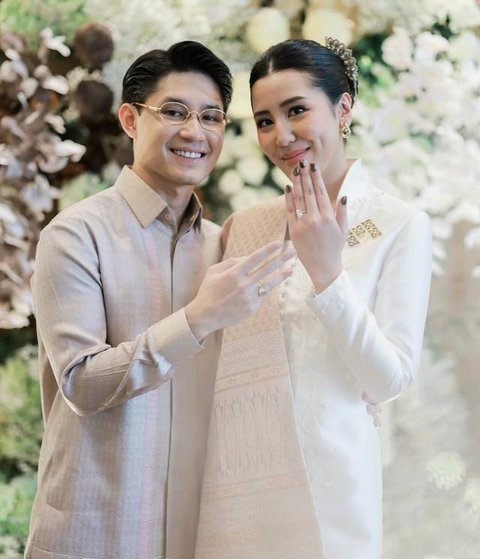 Tak terima dikecam publik, Teuku Rassya klarifikasi soal mengapa Tamara Bleszynski datang sebagai tamu dengan baju serbahitam di resepsi pernikahannya. (Foto: Dok. Instagram @cleanthaislan)