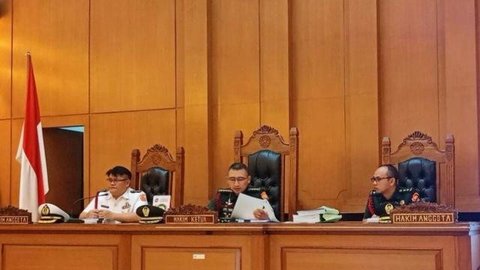 Kuasa hukum dari tiga prajurit TNI terdakwa kasus dugaan penculikan dan pembunuhan kepala cabang bank berinisial MIP meminta majelis hakim mengabulkan eksepsi. (Foto: Antara)