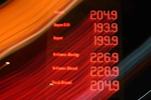 Ilustrasi Harga Minyak Dunia Hari Ini. Foto: AFP