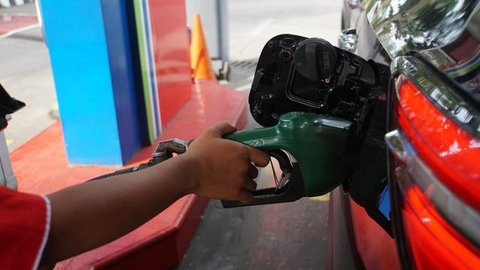 Ilustrasi pengisian BBM kendaraan. (ist)