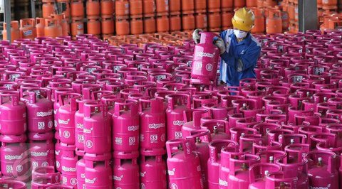 Menteri Energi dan Sumber Daya Mineral (ESDM) Bahlil Lahadalia di Kantor Kementerian ESDM, Jakarta, Senin (20/4/2026). (Liputan6.com/Maul)