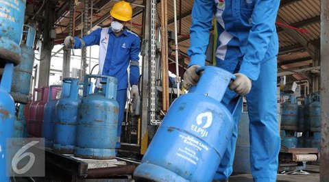 Menteri Energi dan Sumber Daya Mineral (ESDM) Bahlil Lahadalia di Kantor Kementerian ESDM, Jakarta, Senin (20/4/2026). (Liputan6.com/Maul)