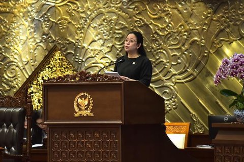 Ketua DPR RI Puan Maharani melakukan kunjungan ke Sekolah Lentera Harapan (SLH) Gunung Moria di Tangerang, Banten, Senin (8/12/2025)