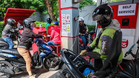 Menteri Energi dan Sumber Daya Mineral (ESDM) Bahlil Lahadalia di Kantor Kementerian ESDM, Jakarta, Senin (20/4/2026). (Liputan6.com/Maul)