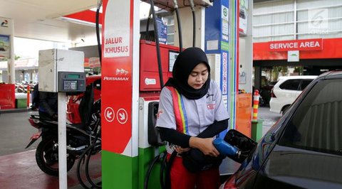 Menteri Energi dan Sumber Daya Mineral (ESDM) Bahlil Lahadalia di Kantor Kementerian ESDM, Jakarta, Senin (20/4/2026). (Liputan6.com/Maul)