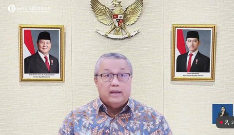 Gubernur Bank Indonesia Perry Warjiyo mengatakan, suku bunga acuan atau atau BI Rate masih tetap sama dengan bulan lalu. Bank Indonesia (BI) memutuskan untuk menahan besarna suku bunga acuan