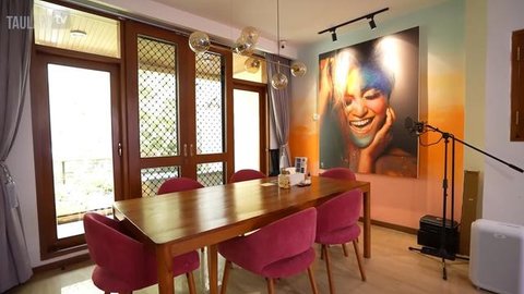 Potret Ruang Tamu Rumah Marshanda yang Tersambung dengan Ruang Makan (youtube.com/@taulany_tv)