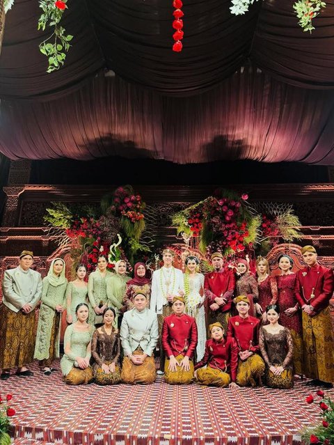 Potret Keluarga Besar Ahmad Dhani di Pernikahan El Rumi dan Syifa Hadju (Ig @ahmaddhaniofficial)