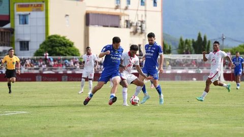 Aksi pemain Persib Bandung, Frans Putros, pada laga BRI Super League 2025/2026 (Dok. I.League)