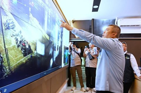 Menteri Perhubungan (Menhub) Dudy Purwagandhi dan Dirut KAI Bobby Rasyidin memberikan update lanjutan kecelakaan kereta di Stasiun Bekasi Timur. (Instagram @sekretariat.kabinet)