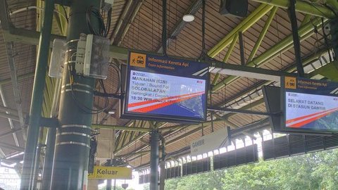 Mik (20) warga negara Belanda dan temannya berencana melakukan liburan ke Semarang. (Liputan6.com/Shabina Nasywa Mufti)