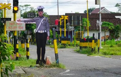 Kecelakaan kereta api kembali terjadi, kali ini di perlintasan sebidang daerah Kota Blitar. (Foto: Tangkapan Layar Sosmed)