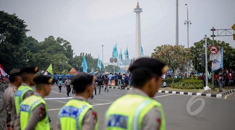 Kabid Humas Polda Metro Jaya Kombes Pol Budhi Hermanto bicara soal pengamanan perayaan Hari Buruh Internasional atau May Day di Jakarta, Jumat (1/5/2026). (Liputan6.com/Rifqy Alief Abiyya)