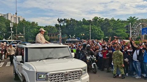 Presiden Prabowo tiba menghadiri peringatan Hari Buruh Internasional atau May Day 2026 di Monas, Jakarta, Jumat (1/5/2026). (Liputan6.com/Rifqy Alief Abiyya)