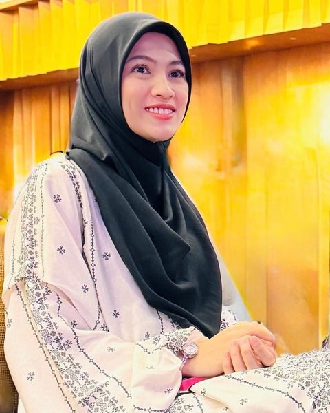 Musibah kebakaran hebat melanda rumah Anisa Rahma dan Anandito Dwis di Bandung. Sejumlah artis mendoakan dari Umi Pipik hingga Ruben Onsu. (Foto: Dok. Instagram @anisarahma_12)
