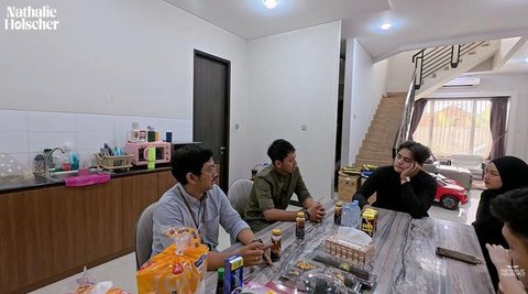 Ruang Makan dan Dapur Rumah Nathalie Holscher (youtube.com/@NathalieHolscher)