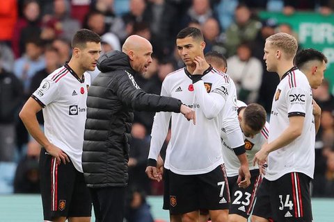 Manajer Manchester United, Erik ten Hag bersama Cristiano Ronaldo. (Adrian DENNIS / AFP).