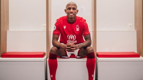 Gelandang Botafogo, Danilo, pada pertandingan sepak bola penyisihan grup Copa Sudamericana antara Botafogo Brasil dan Caracas FC Venezuela di stadion Nilton Santos di Rio de Janeiro, Brasil,