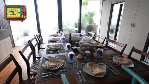 Potret Ruang Makan Villa Maia Estianty di Bali (Foto: YouTube/MAIA ALELDUL TV)