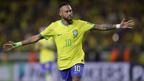 Pemain Brasil, Neymar, mengontrol bola saat melawan Peru  pada laga kualifikasi Piala Dunia 2026 zona CONMEBOL, Rabu, (13/9/2023). Tim Samba menang dengan skor tipis 1-0. (AP Photo/Martin Mej