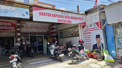 Bupati Gunungkidul Endah Subekti Kuntariningsih bersama jajaran perangkat daerah meninjau langsung kegiatan Koperasi Desa (Kopdes) Merah Putih di Kalurahan Playen, Kapanewon Playen. Pemerinta