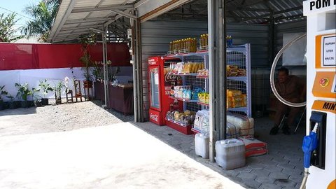 Bupati Gunungkidul Endah Subekti Kuntariningsih bersama jajaran perangkat daerah meninjau langsung kegiatan Koperasi Desa (Kopdes) Merah Putih di Kalurahan Playen, Kapanewon Playen. Pemerinta