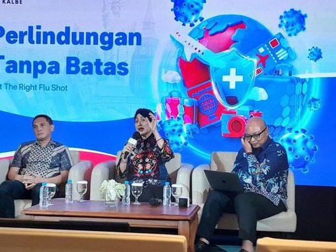 potret perempuan terserang demam tengah memegang termometer/copyright freepik.com/freepik