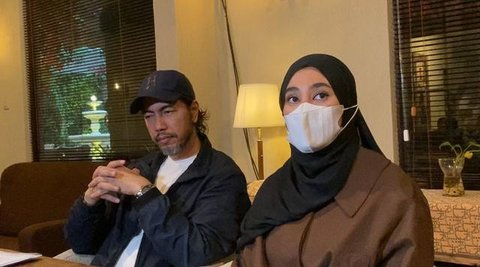 Didampingi kuasa hukum Sunan Kalijaga, selebgram Clara Shinta sudah mendaftarkan gugat cerai secara resmi di Pengadilan Agama Jakarta Selatan.