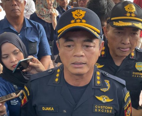Direktur Jenderal Bea dan Cukai, Letjen TNI (Purn.) Djaka Budhi Utama saat ditemui di Kanwil Bea Cukai Jakarta, Rabu (3/12/2025). (Foto: Liputan6.com/Tira Santia)
