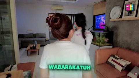 Lihat di sini gaya Hesti Purwadinata dan suami saat buka puasa bersama. [@hestipurwadinata].