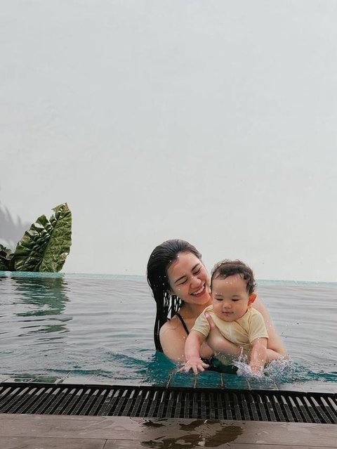 Potret Kolam Renang di Rumah Aaliyah Massaid dan Thariq Halilintar/ Instagram @thariqhalilintar
