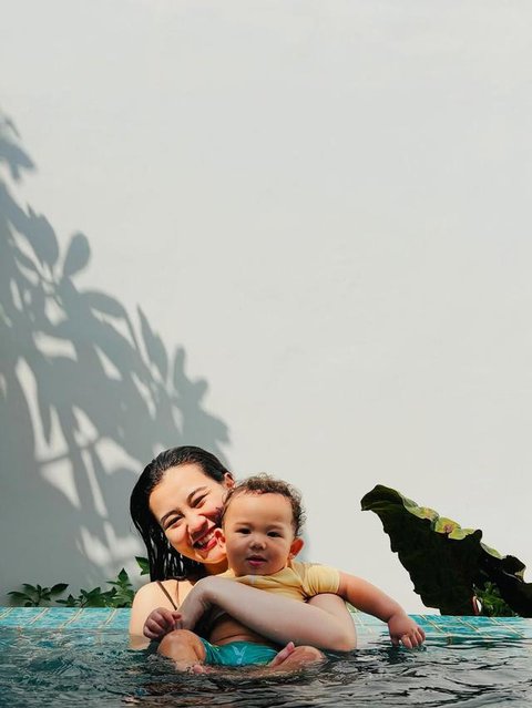 Potret Kolam Renang di Rumah Aaliyah Massaid dan Thariq Halilintar/ Instagram @thariqhalilintar