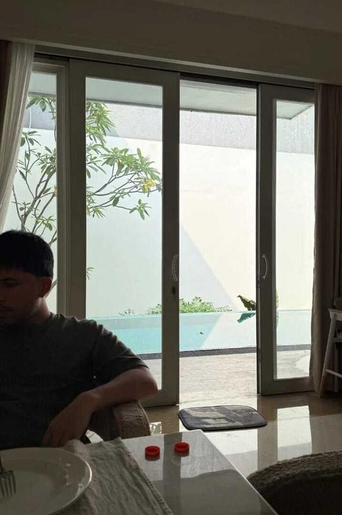 Potret Kolam Renang di Rumah Aaliyah Massaid dan Thariq Halilintar/ Instagram @thariqhalilintar