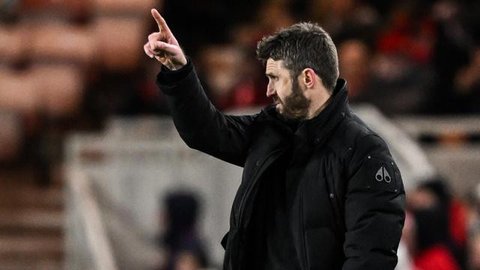 Manajer Middlesbrough asal Inggris, Michael Carrick, bereaksi selama pertandingan sepak bola leg pertama semifinal Piala Liga Inggris antara Middlesbrough dan Chelsea di Stadion Riverside di Middlesbrough, timur laut Inggris pada 9 Januari 2024.