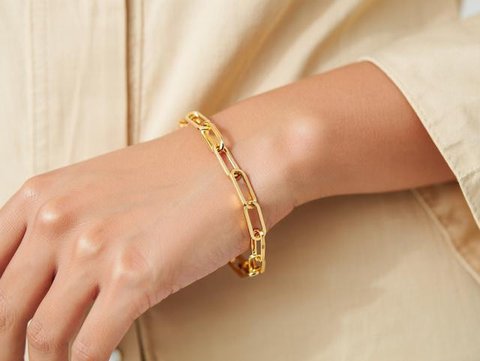 Gelang Emas Minimalis Tipis tapi Tetap Terlihat Mahal (AI)