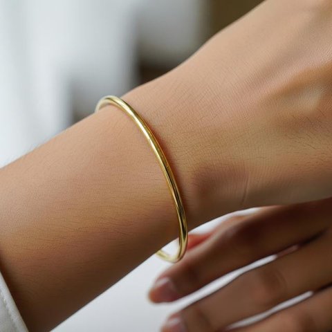 Gelang Emas Minimalis Tipis tapi Tetap Terlihat Mahal (AI)