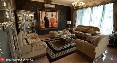 Potret Ruang Tamu Rumah Inul Daratista/Youtube/The Hermansyah A6
