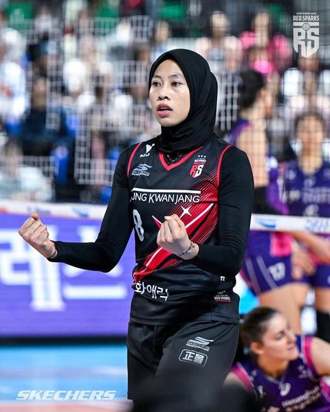 Pemain tim voli putri Indonesia, Megawati Hangestri Pertiwi (tengah) merayakan raihan poin saat bertanding di final voli putri SEA Games 2025 di Indoor Stadium Huamark, Bangkok, Thailand, pad