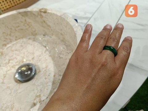 Bunga Citra Lestari (BCL) di peluncuran produk perawatan kulit berbahan minyak bunga matahari. (dok. Liputan6.com/Dinny Mutiah)