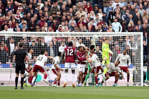 Gol West Ham ke gawang Arsenal dianulir wasit. (Dok. X/The Touchline)