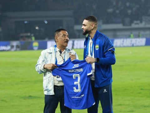 Layvin Kurzawa menjalani debut bersama Persib Bandung saat bersua Ratchaburi FC pada laga leg pertama 16 besar AFC Champions League Two 2025/2026 di Ratchaburi Stadium, Rabu (11/02/2026) dini